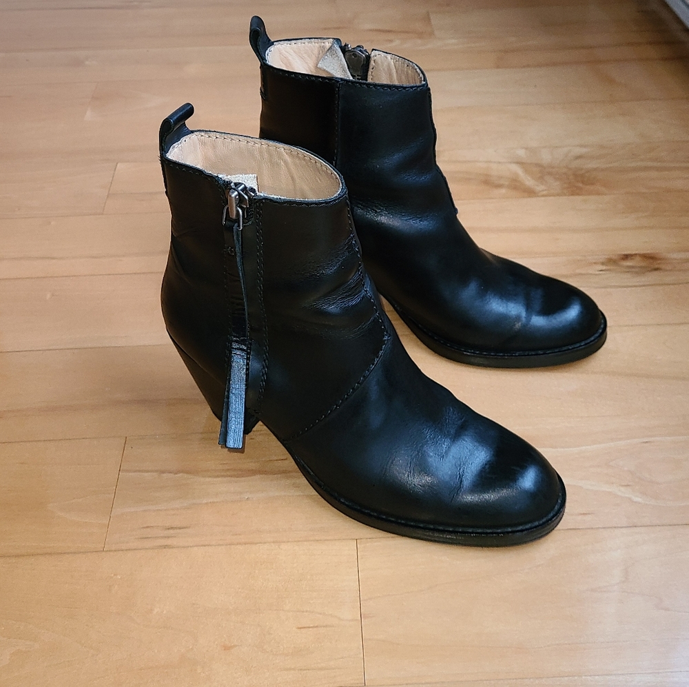 Acne Pistol Boots size ( 8.5)